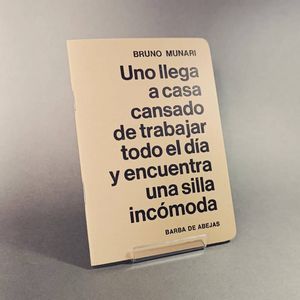 UNO LLEGA A CASA CANSADO DESPUS DE TRABAJAR TODO EL DA Y ENCUENTRA UNA SILLA INCMODA